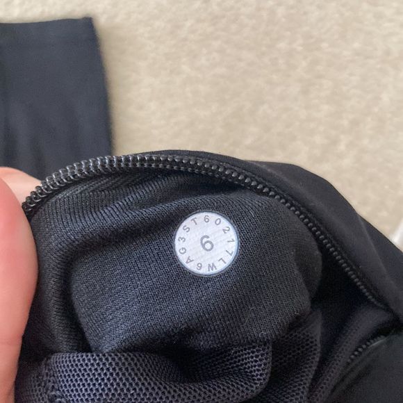 LULULEMON Final Lap Crop 23β Like New Black Nulux Leggings Fast & Free Sz 6 VEUC - Picture 15 of 15